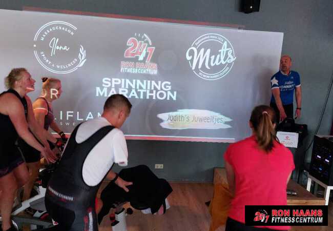 Spinningmarathon bij 24/7 Fitnesscentrum Ron Haans Winschoten haalt 3500 euro op voor Voedselbank Oldambt